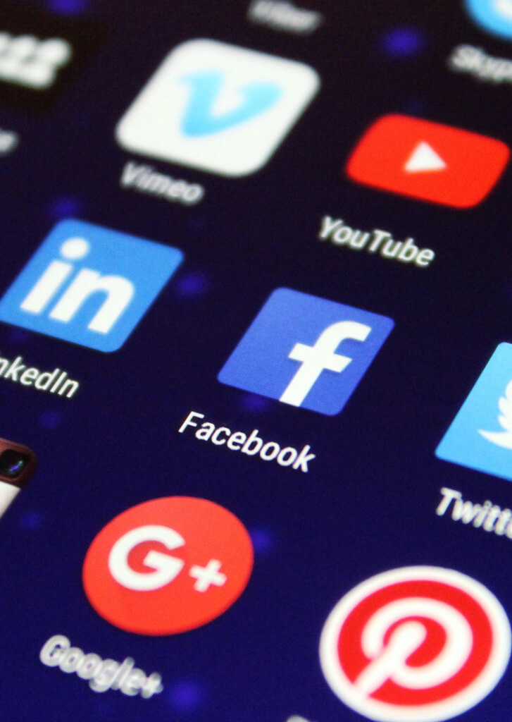Social Media content browsing on smartphone