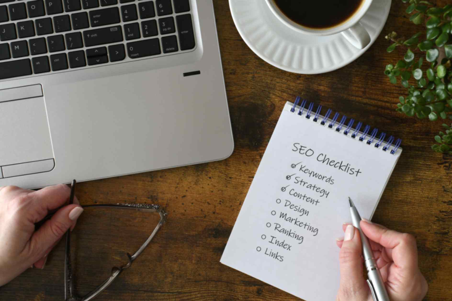 seo-checklist-for-beginners-on-a-desk-with-laptop
